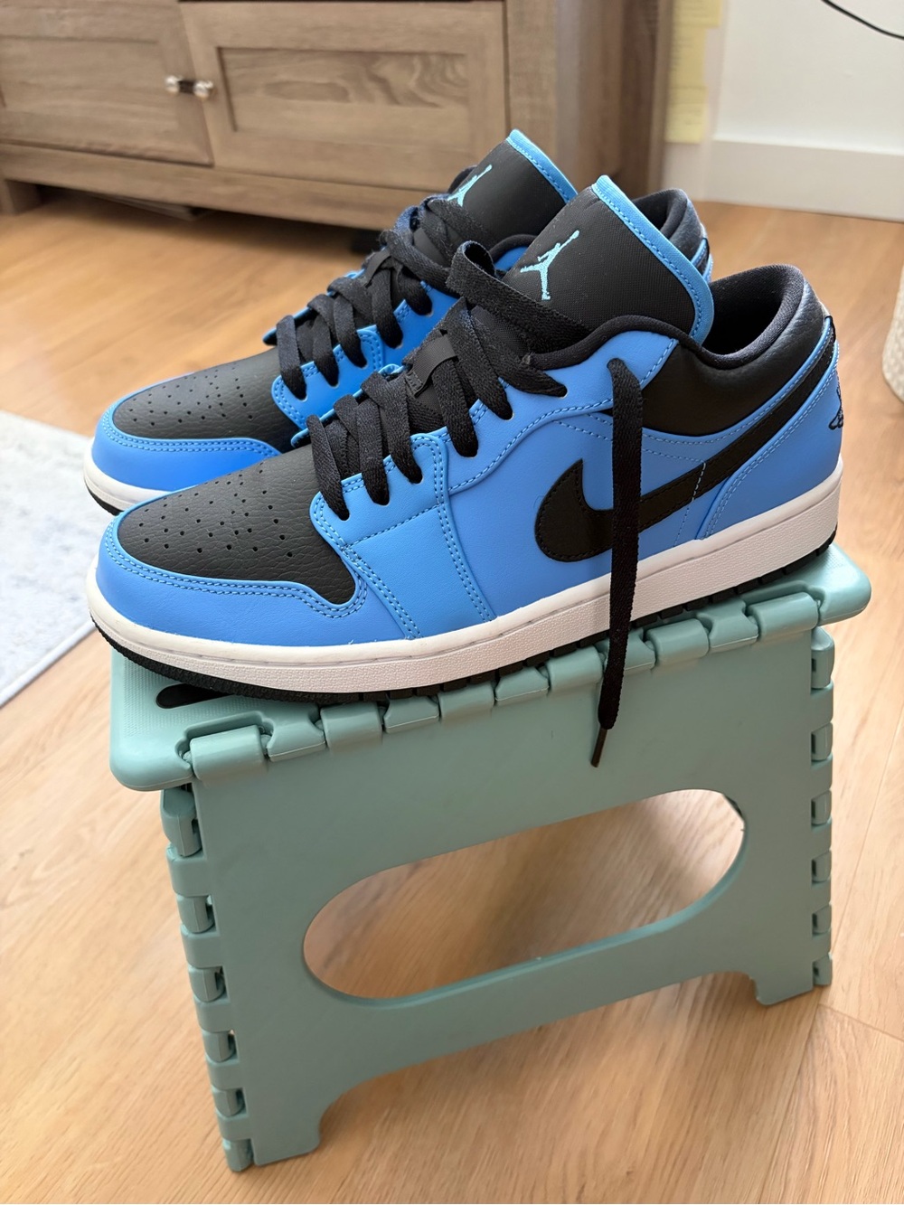 Jordan 1 Low University Blue